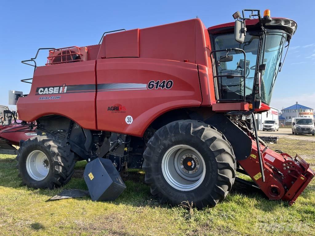 Case IH AF6140 Kombinované zberacie stroje
