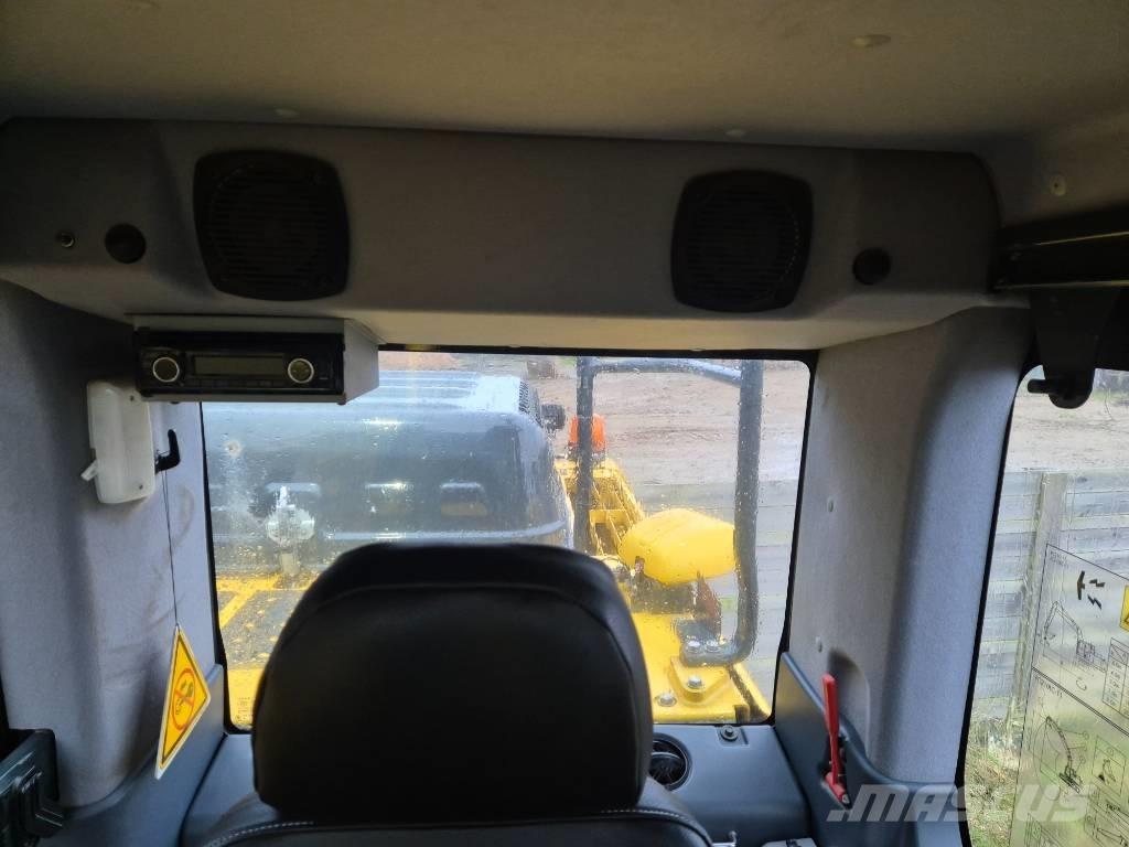 Komatsu PC210 LC-11 Pásové rýpadlá