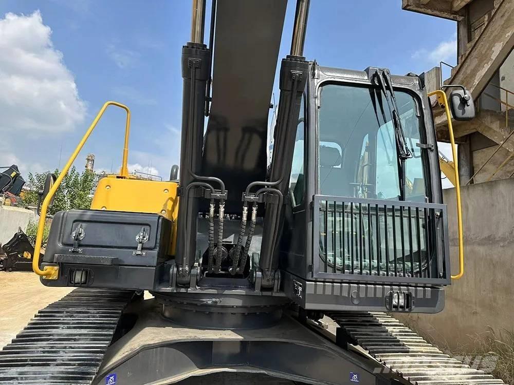 Volvo EC240D Pásové rýpadlá