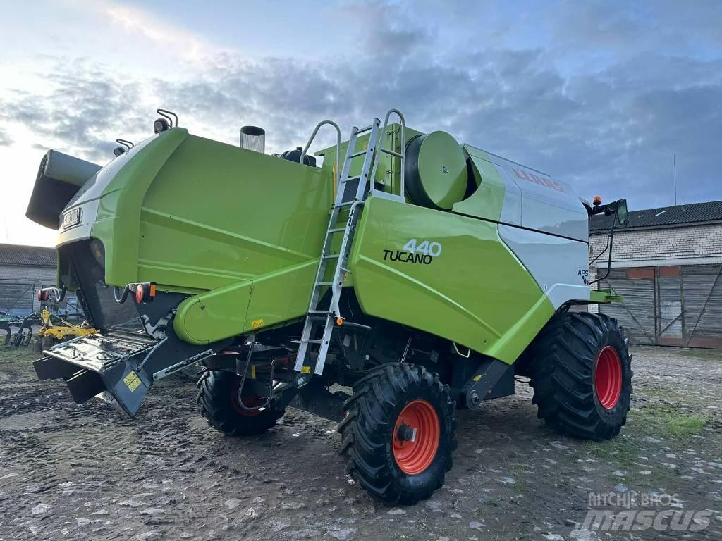 CLAAS Tucano 440 Kombinované zberacie stroje