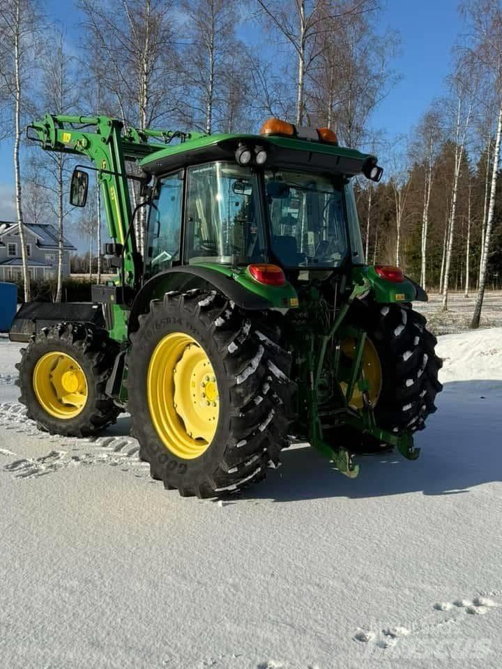 John Deere 5100R Traktory