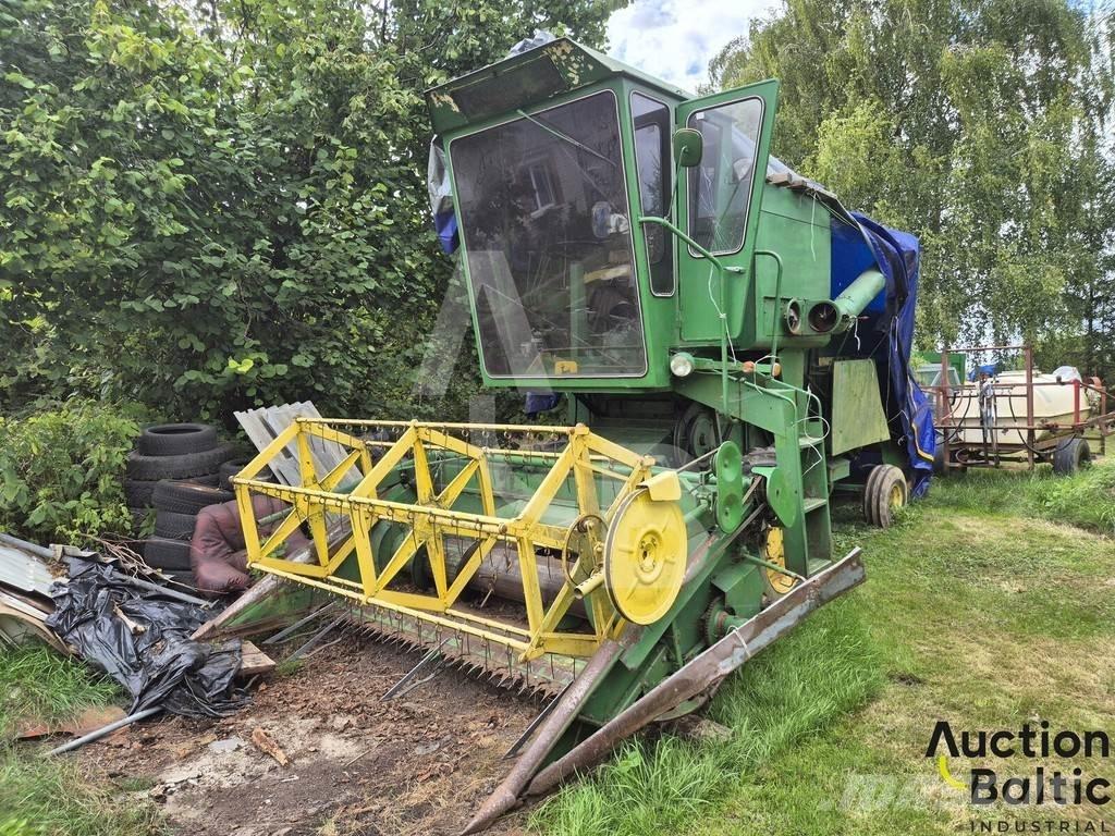 John Deere 935 Kombinované zberacie stroje