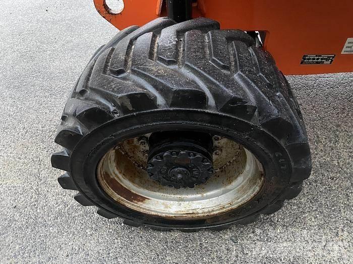 JLG 800AJ Kĺbové plošiny