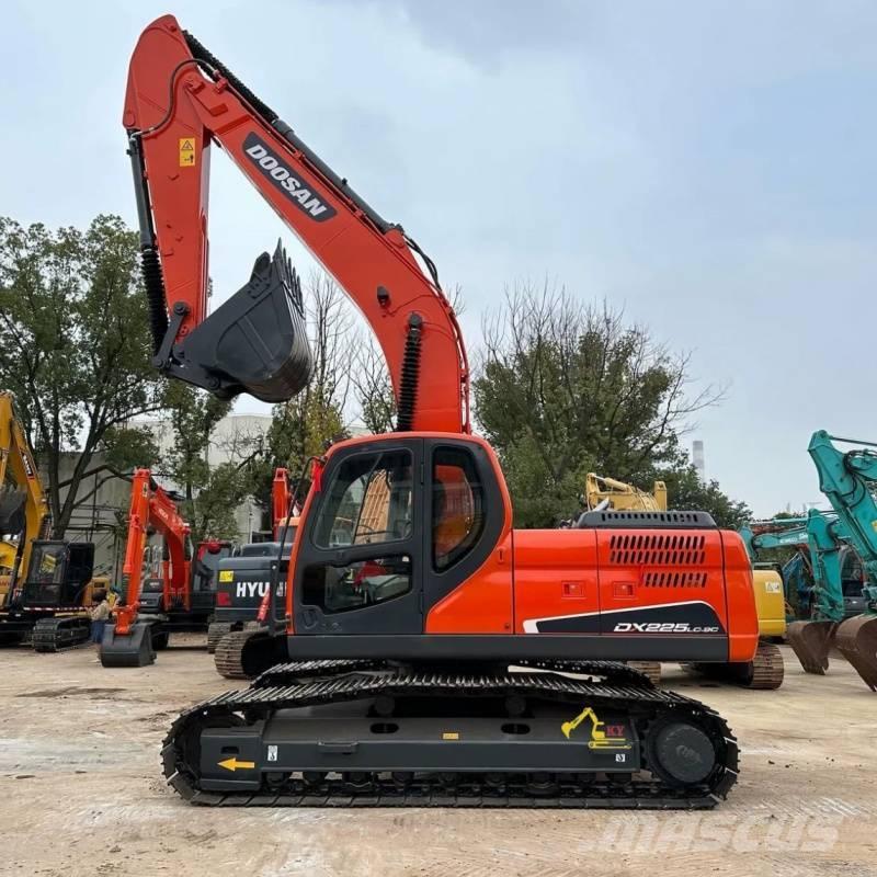 Doosan DX225-9C Pásové rýpadlá