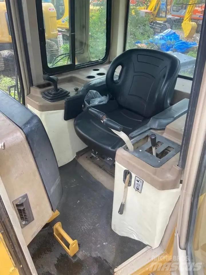 CAT D 5 M XL Pásové dozéry