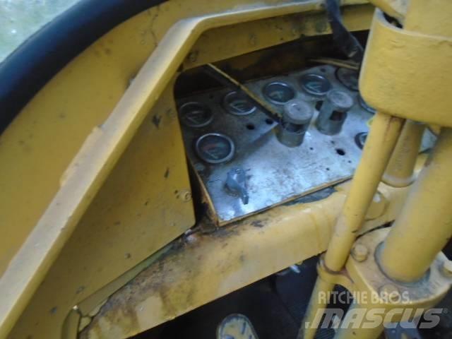 CAT 966 Kolesové nakladače