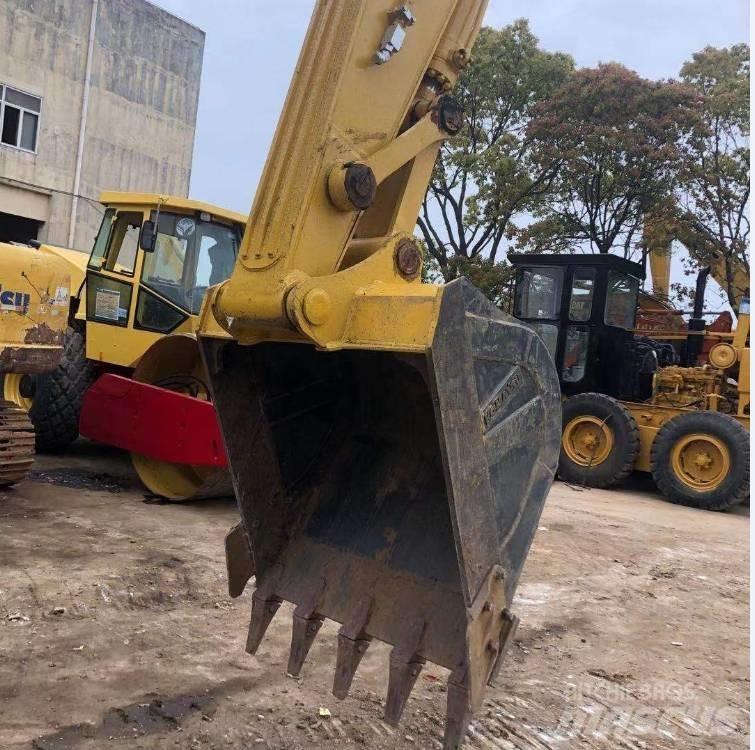 Komatsu pc220-8 Pásové rýpadlá