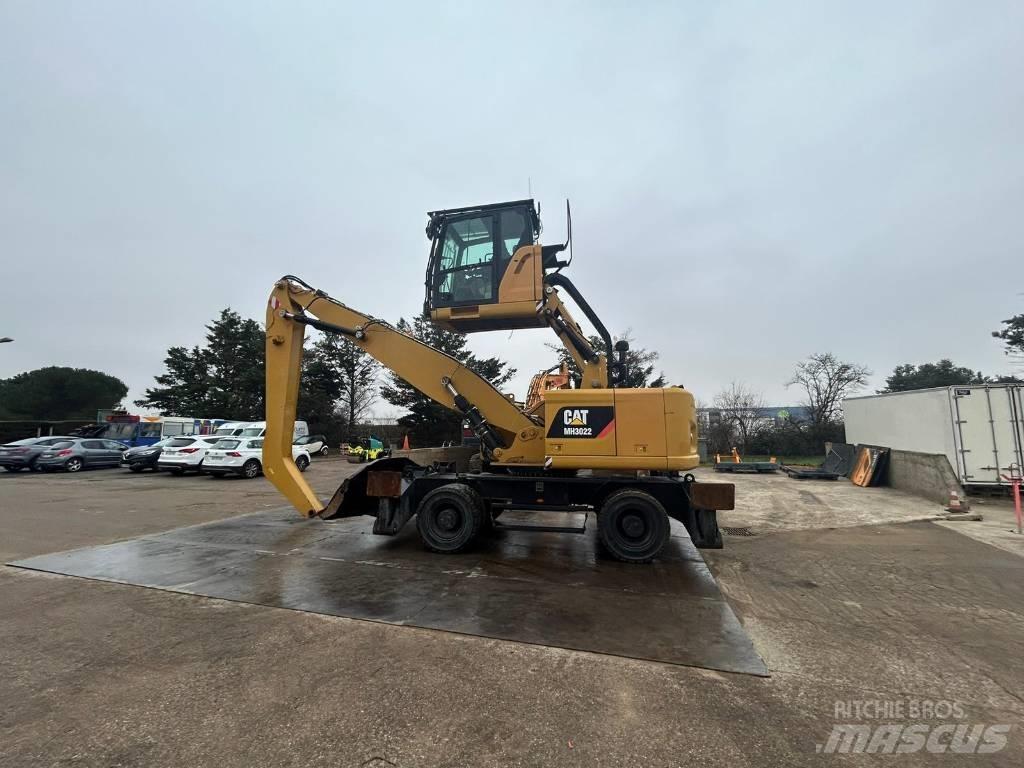 CAT MH3022 Kolesové rýpadlá