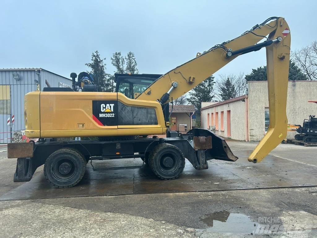CAT MH3022 Kolesové rýpadlá