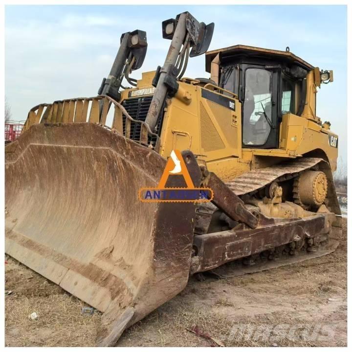 CAT D 8 T Pásové dozéry