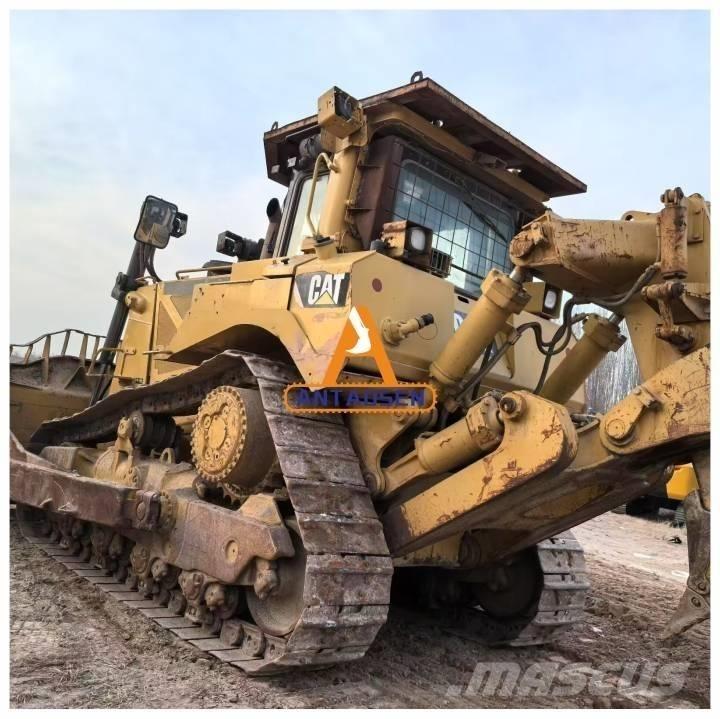 CAT D 8 T Pásové dozéry