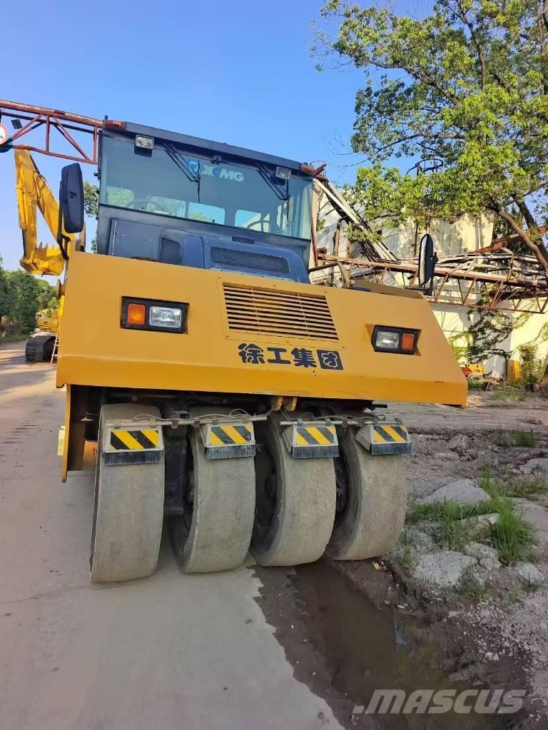 XCMG XP 263 Pneumatikové valce