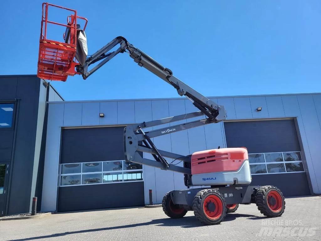 SkyJack SJ 46AJ Kĺbové plošiny