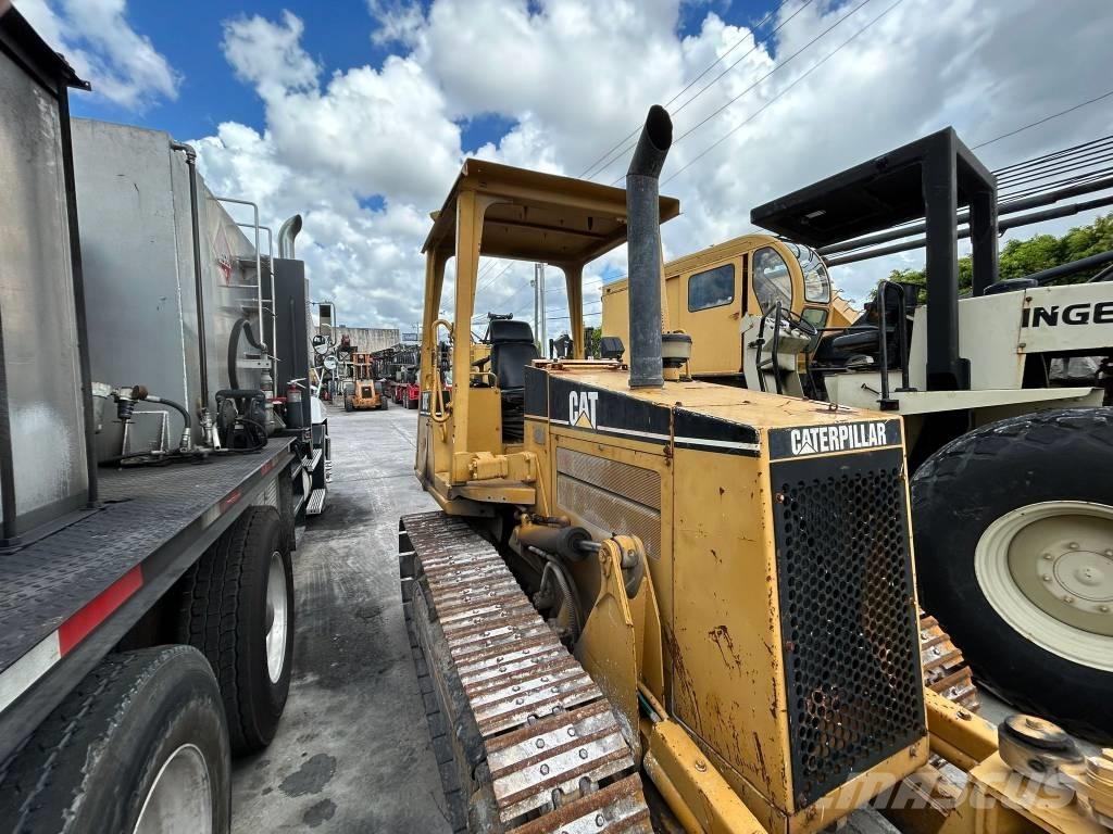 CAT D 3 C III Pásové dozéry