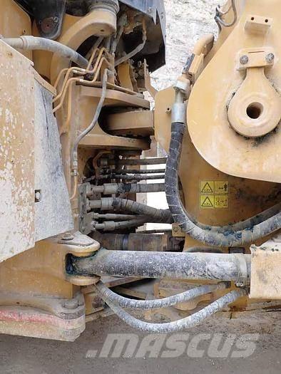 CAT 988K Kolesové nakladače