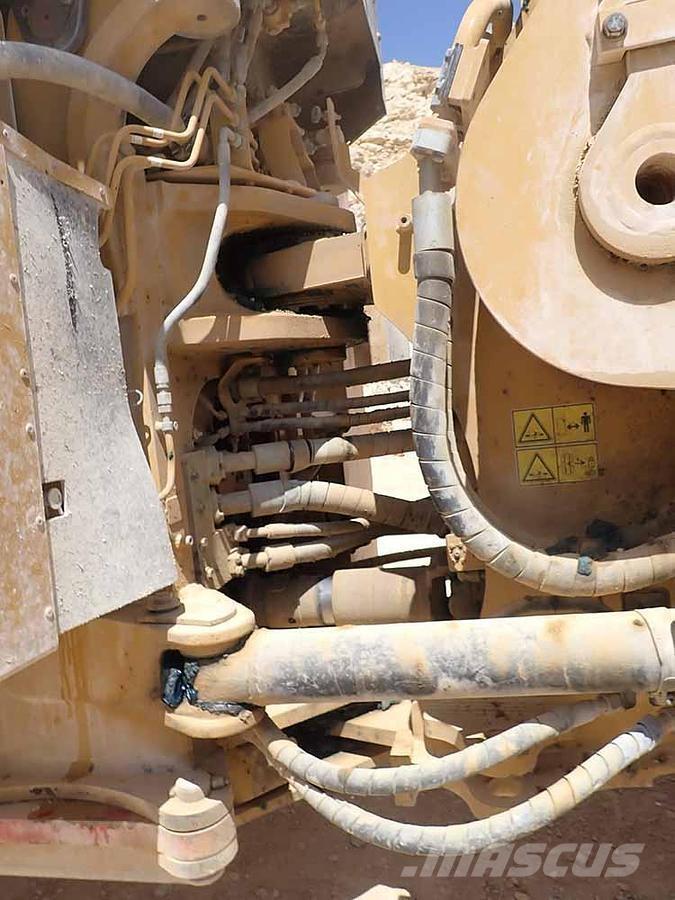 CAT 988K Kolesové nakladače