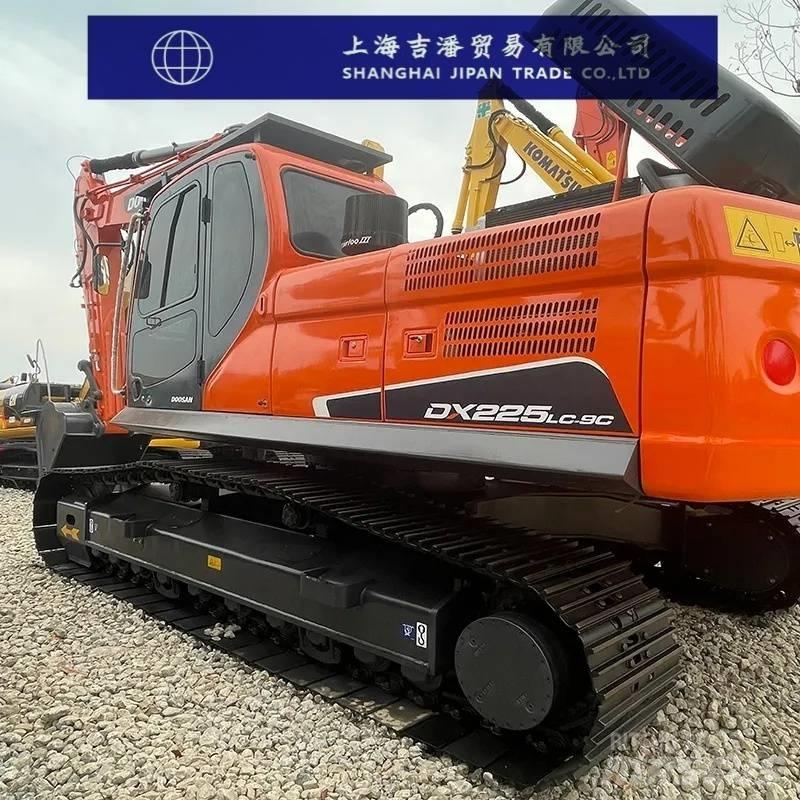 Doosan DX 225 Pásové rýpadlá