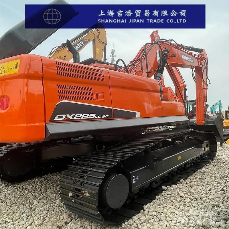 Doosan DX 225 Pásové rýpadlá