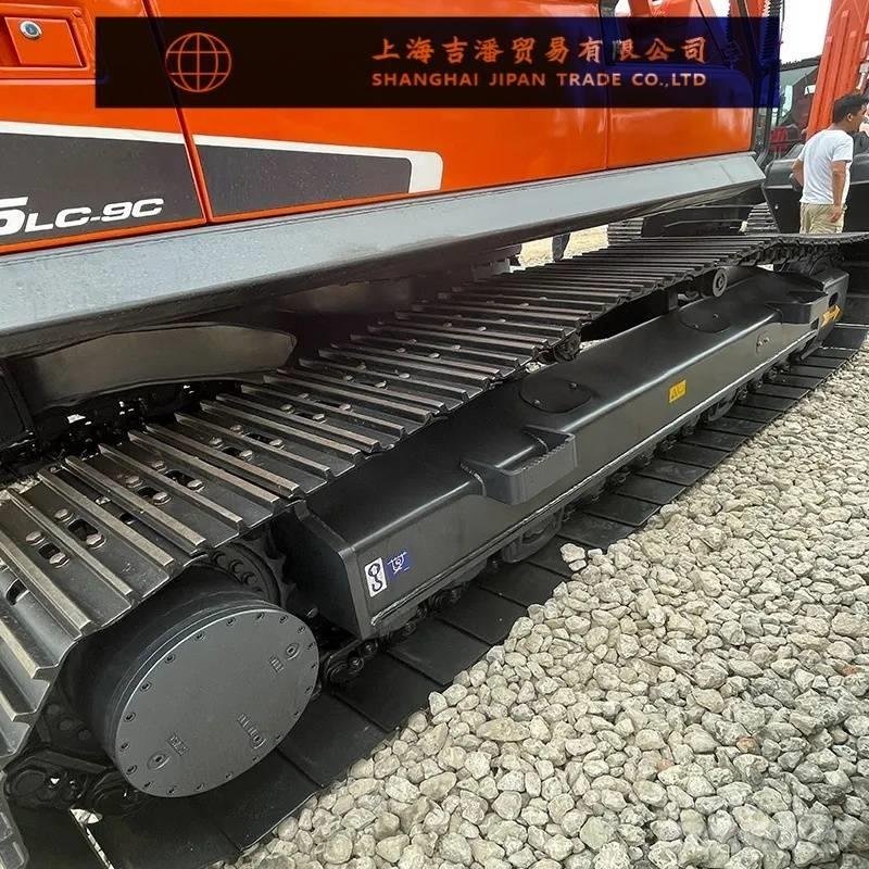 Doosan DX 225 Pásové rýpadlá