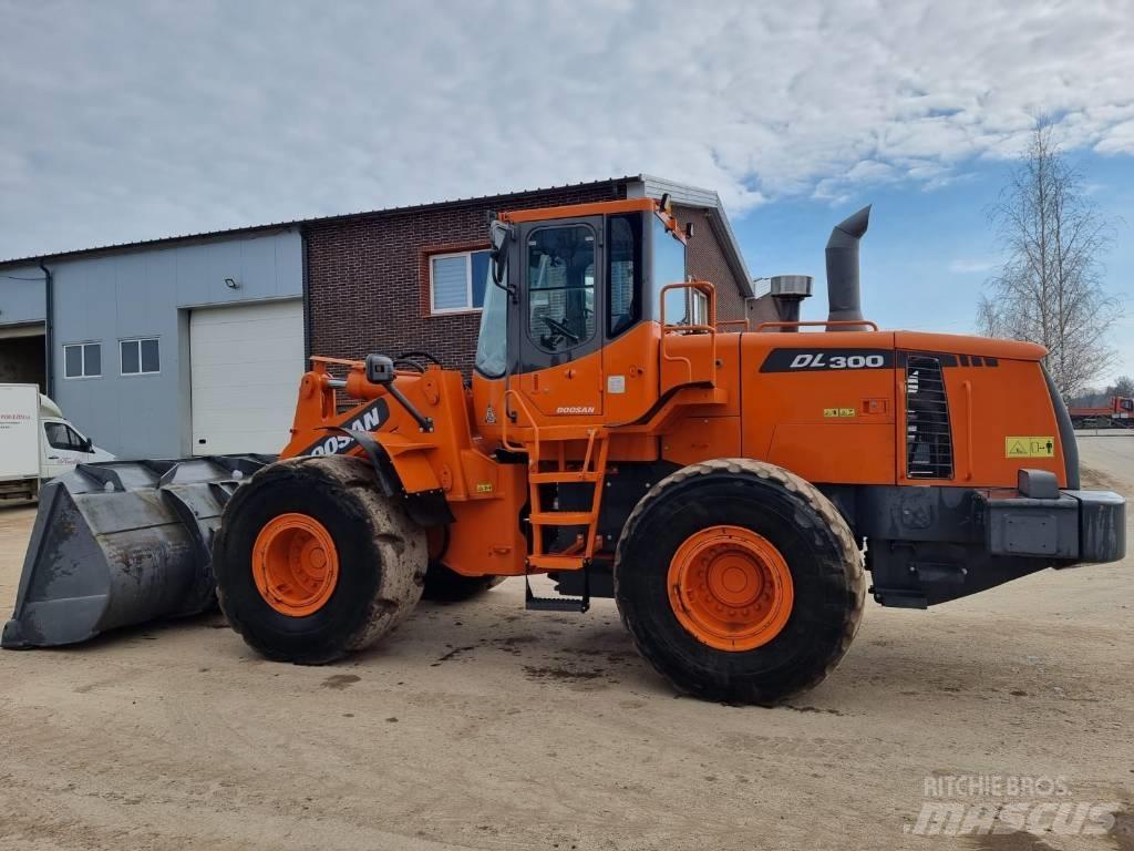 Doosan DL 300 Kolesové nakladače