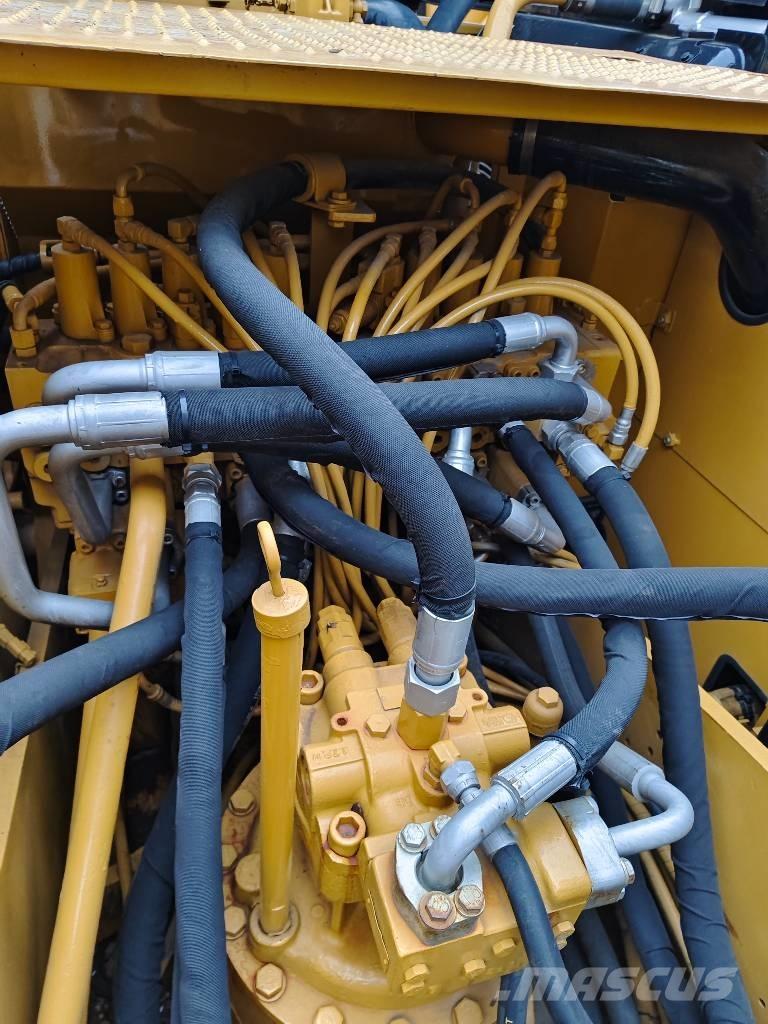 CAT 320 D2 Pásové rýpadlá