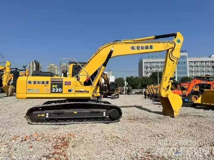 Komatsu PC 220 Pásové rýpadlá