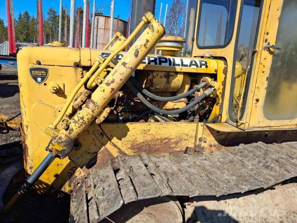 CAT D 4 D Pásové dozéry