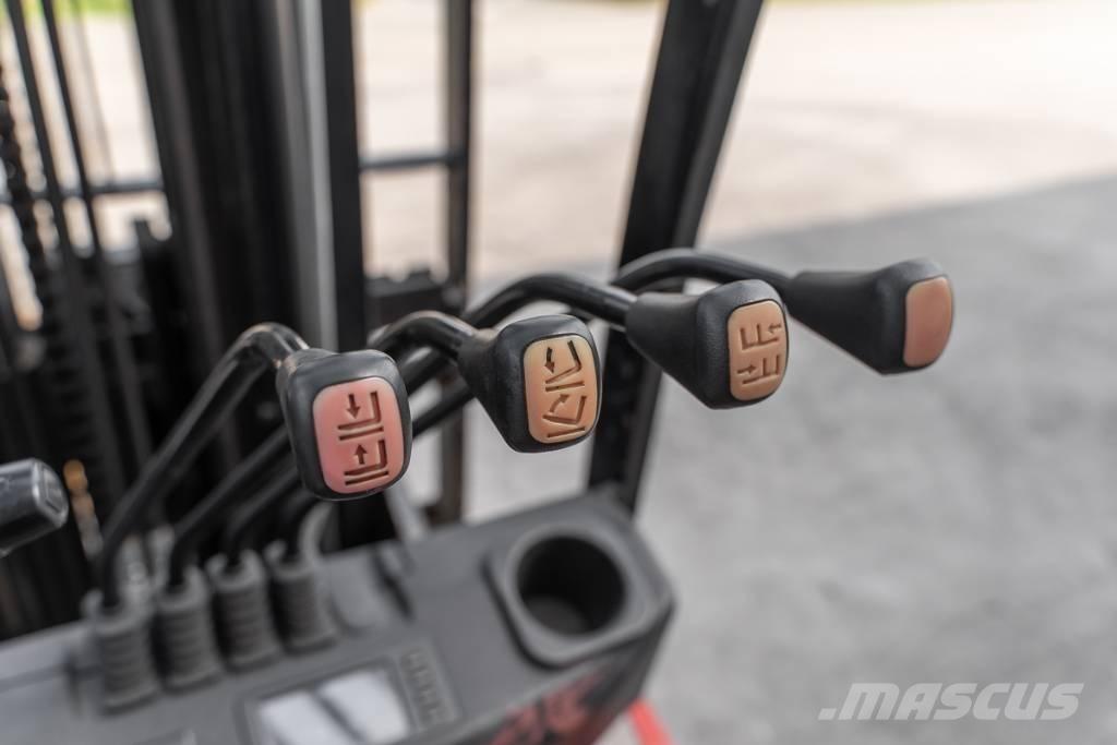 Manitou MI 30 D Dieselové vozíky