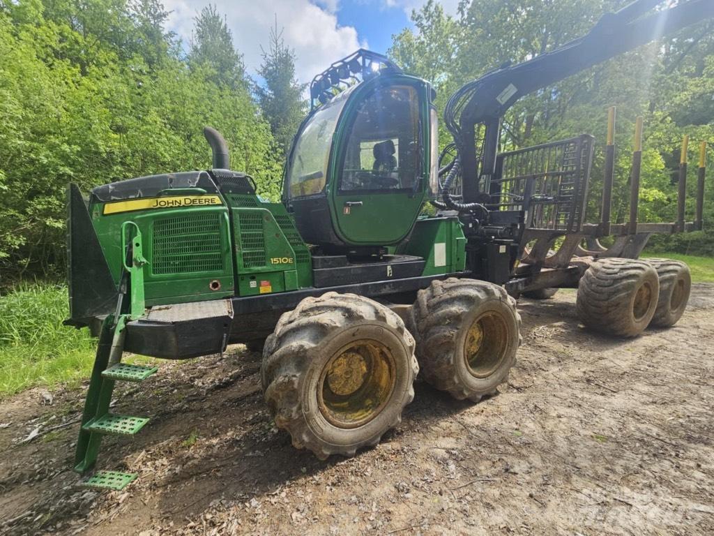 John Deere 1510 E Lesné traktory