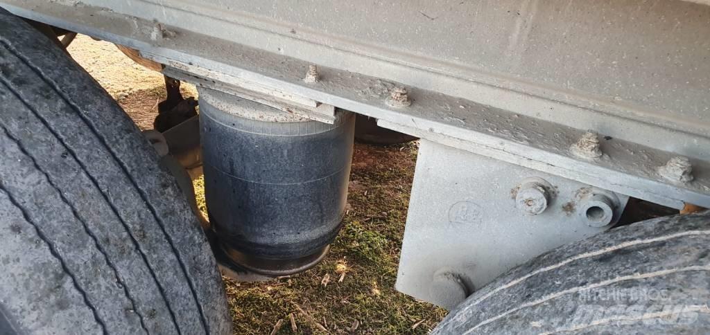 Lecitrailer D1317 Plachtové návesy