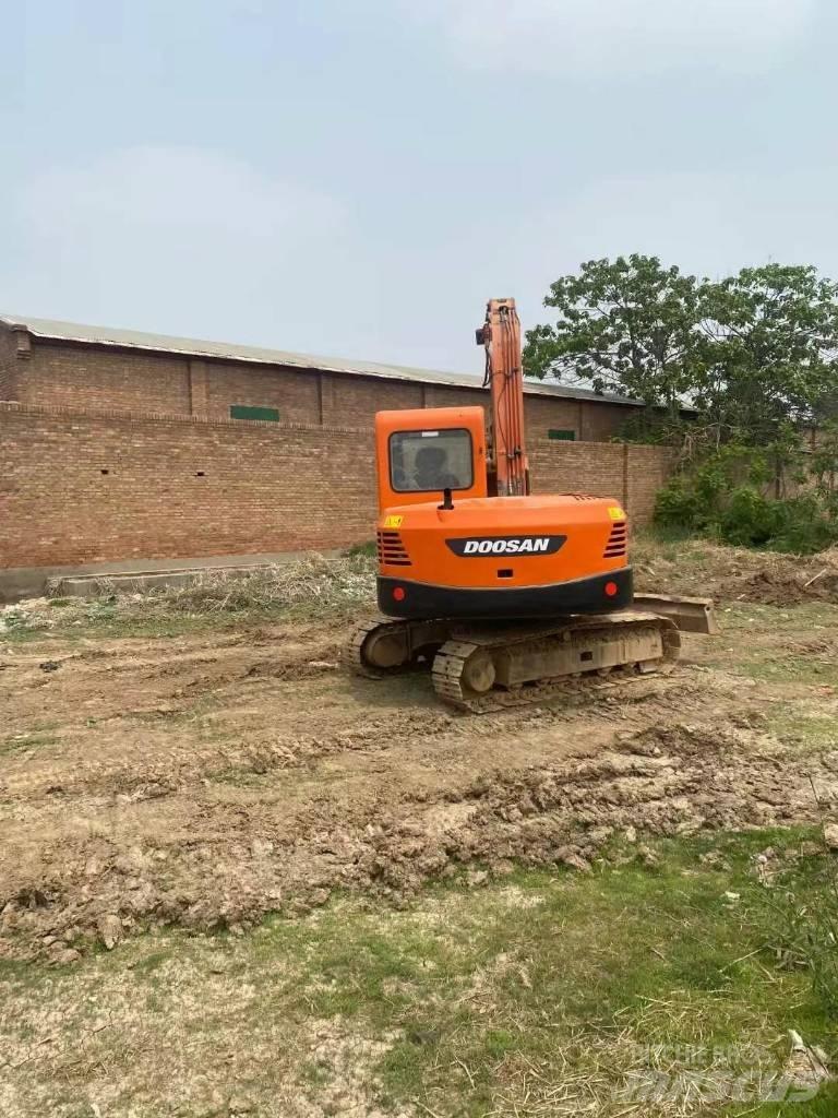 Doosan DX 80 Midi rýpadlá 7 t - 12 t