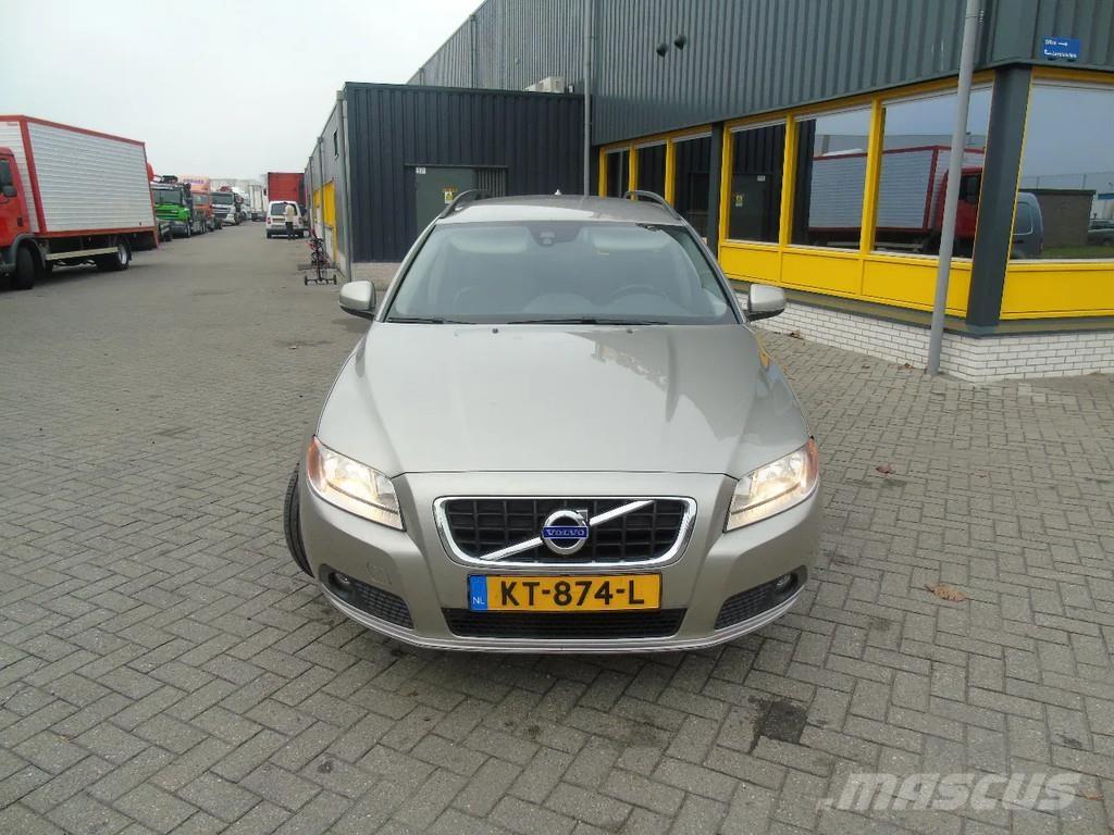 Volvo V70 + manual Automobily