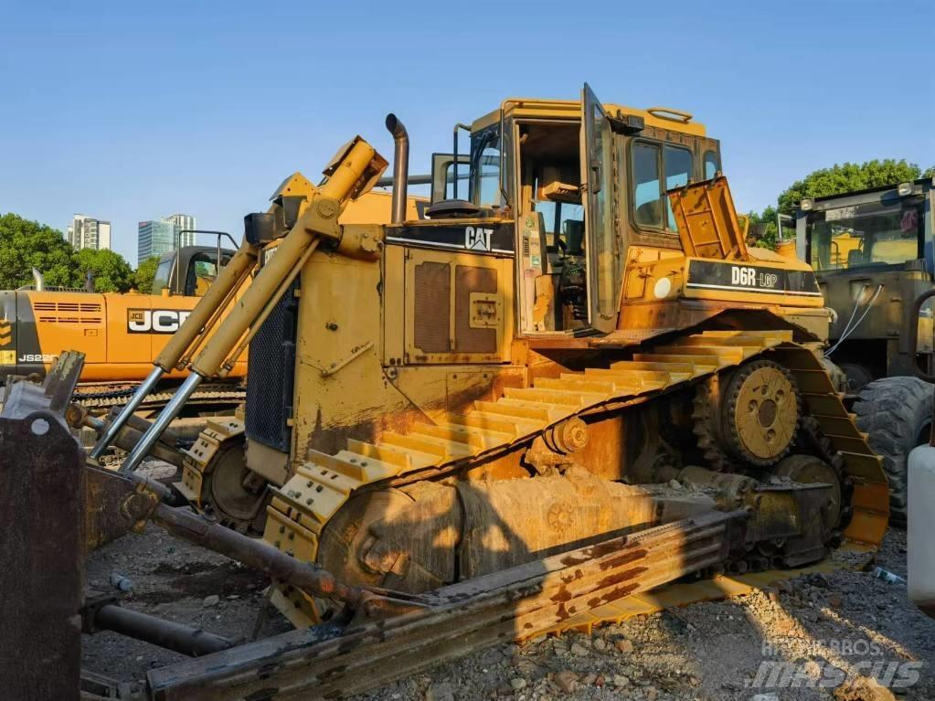 CAT D 6 R Pásové dozéry