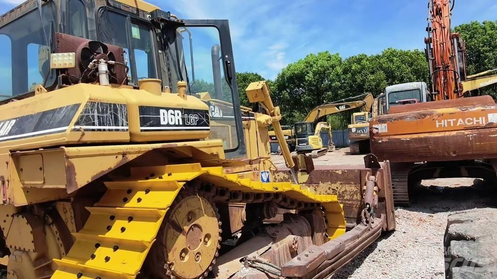 CAT D 6 R Pásové dozéry