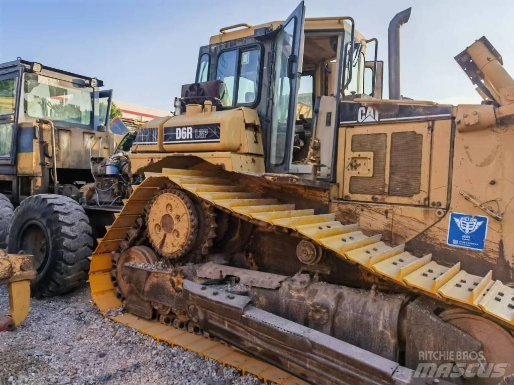CAT D 6 R Pásové dozéry