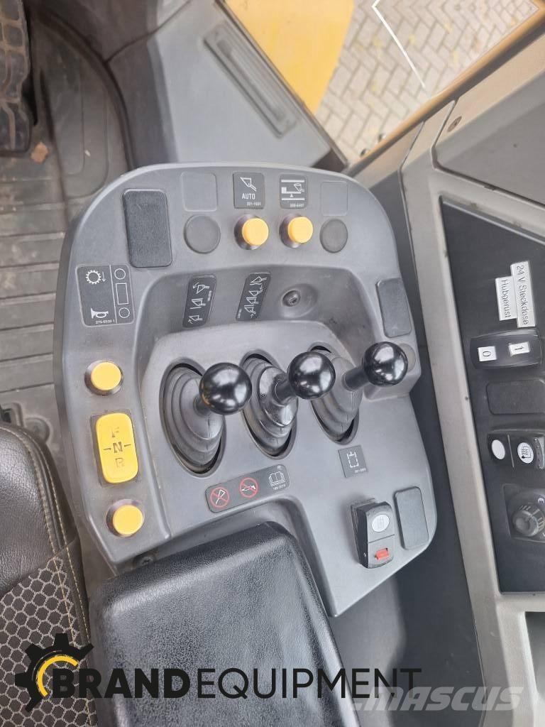 CAT 950M Kolesové nakladače