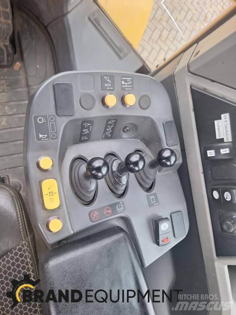 CAT 950M Kolesové nakladače
