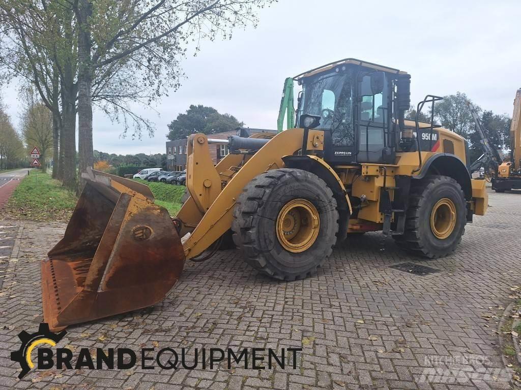 CAT 950M Kolesové nakladače