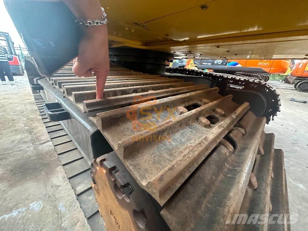 Komatsu PC 220-8 Pásové rýpadlá