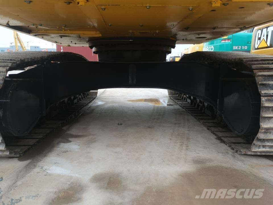 Komatsu PC 220-8 Pásové rýpadlá