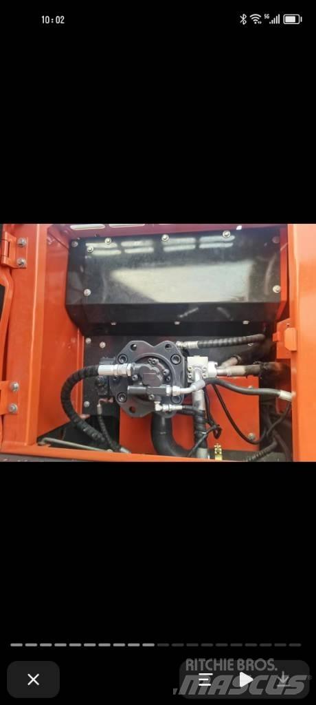 Doosan DX 220 Pásové rýpadlá