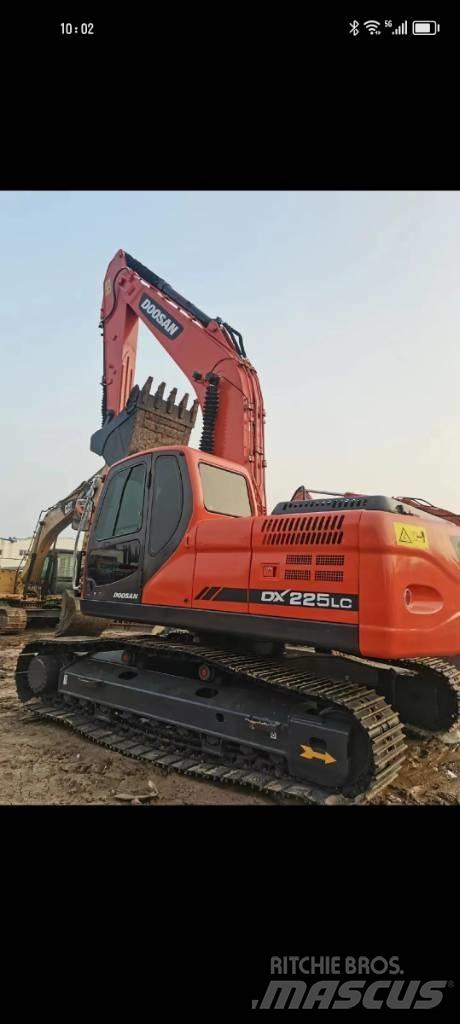 Doosan DX 220 Pásové rýpadlá