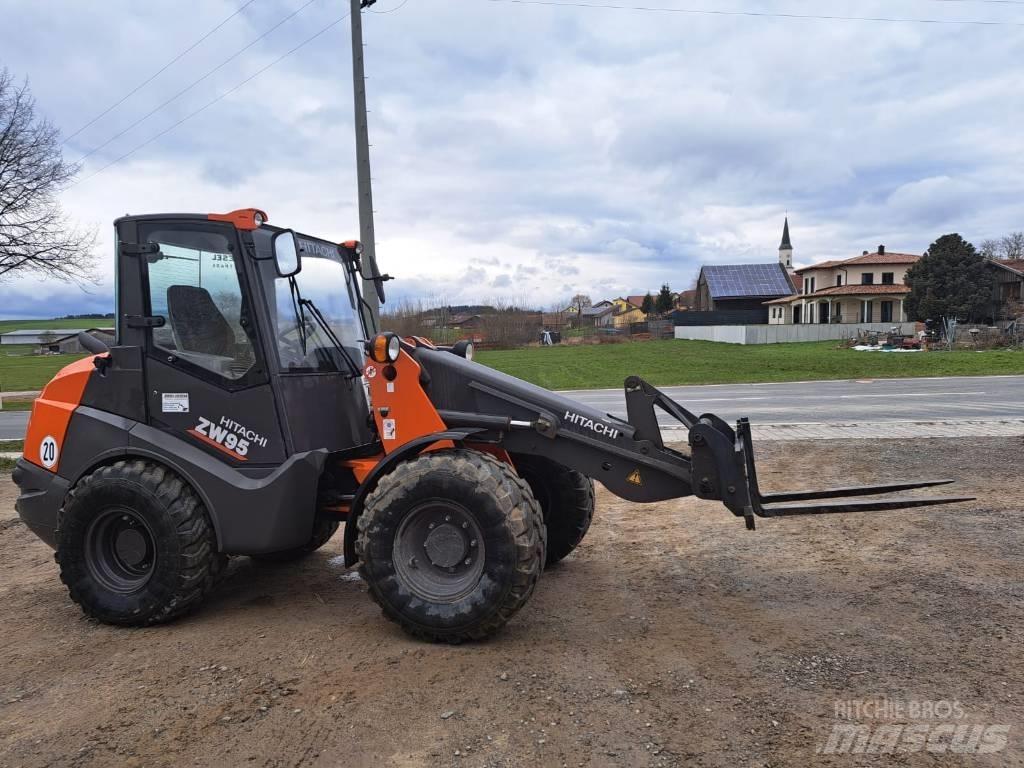 Hitachi ZW 95-6 Kolesové nakladače