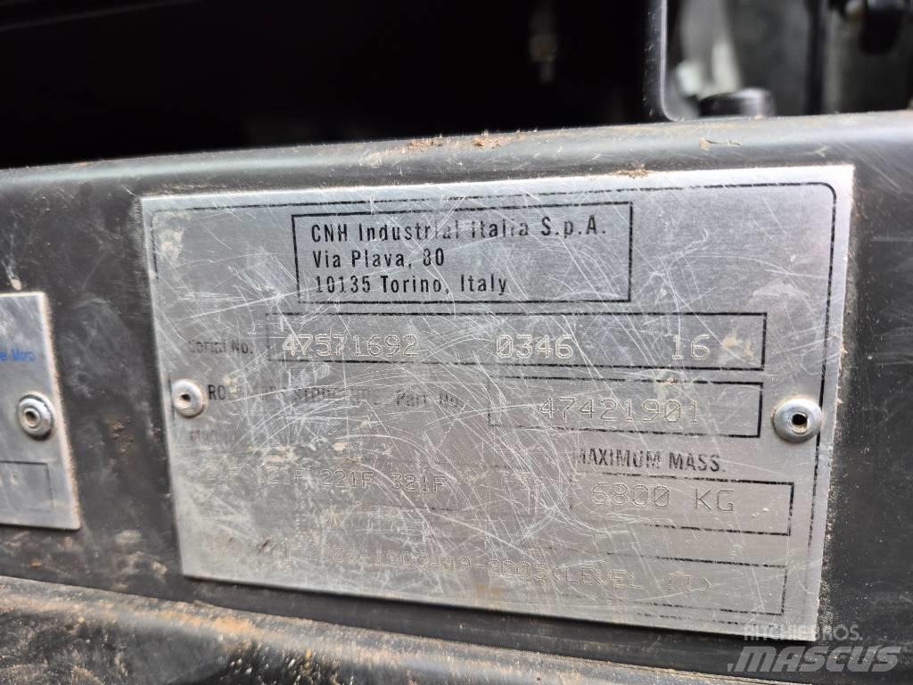 CASE 321 F Kolesové nakladače