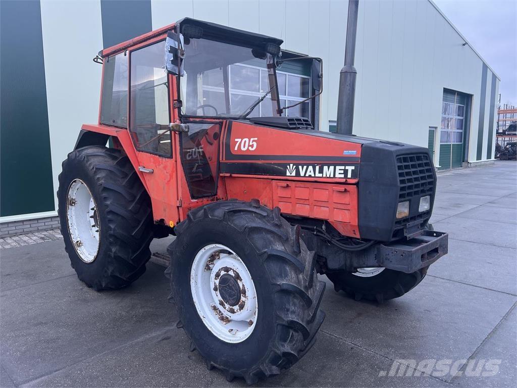 Valtra Valmet 705 Traktory