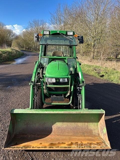 John Deere 2720 Kompaktné traktory