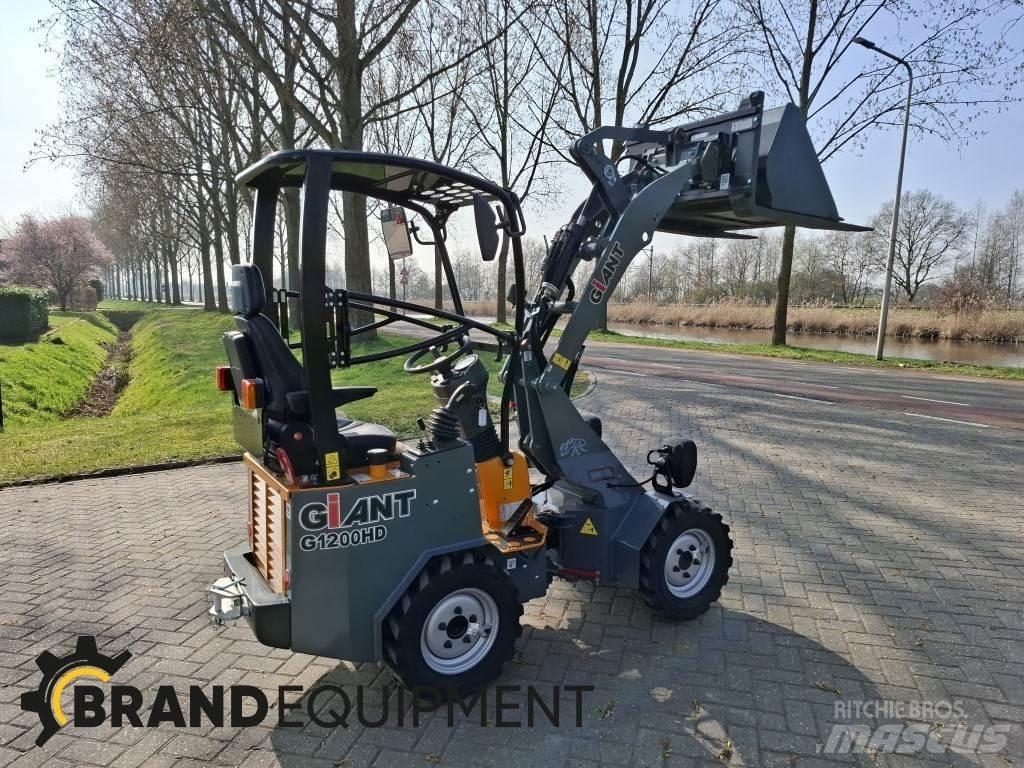 GiANT G1200HD Kolesové nakladače