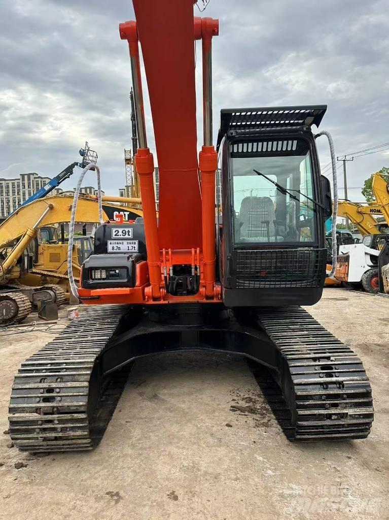 Hitachi ZX 200 Pásové rýpadlá