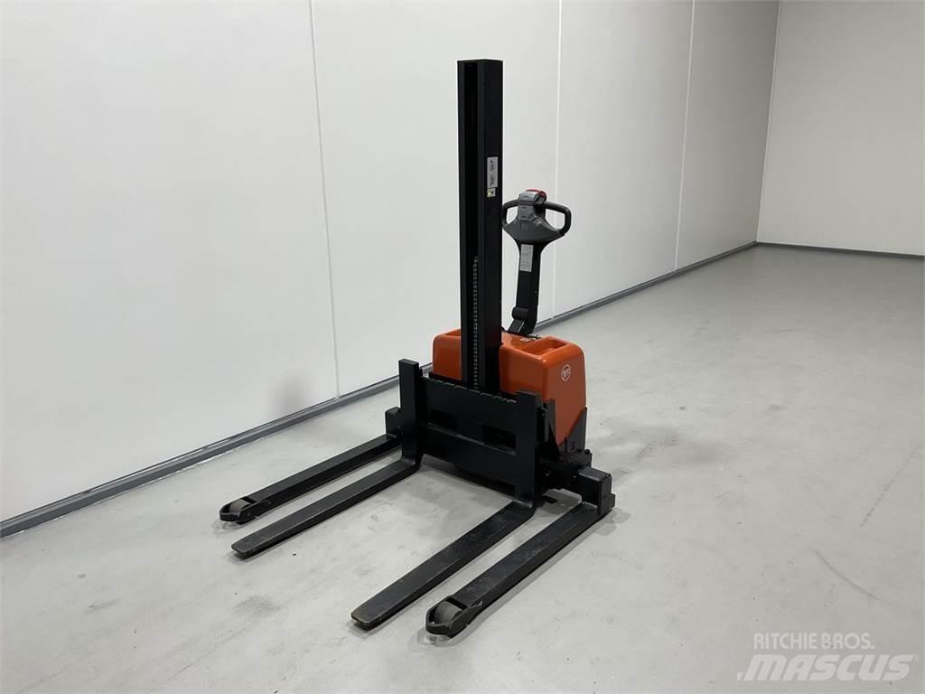 Toyota HWE100 Samohybné vozíky