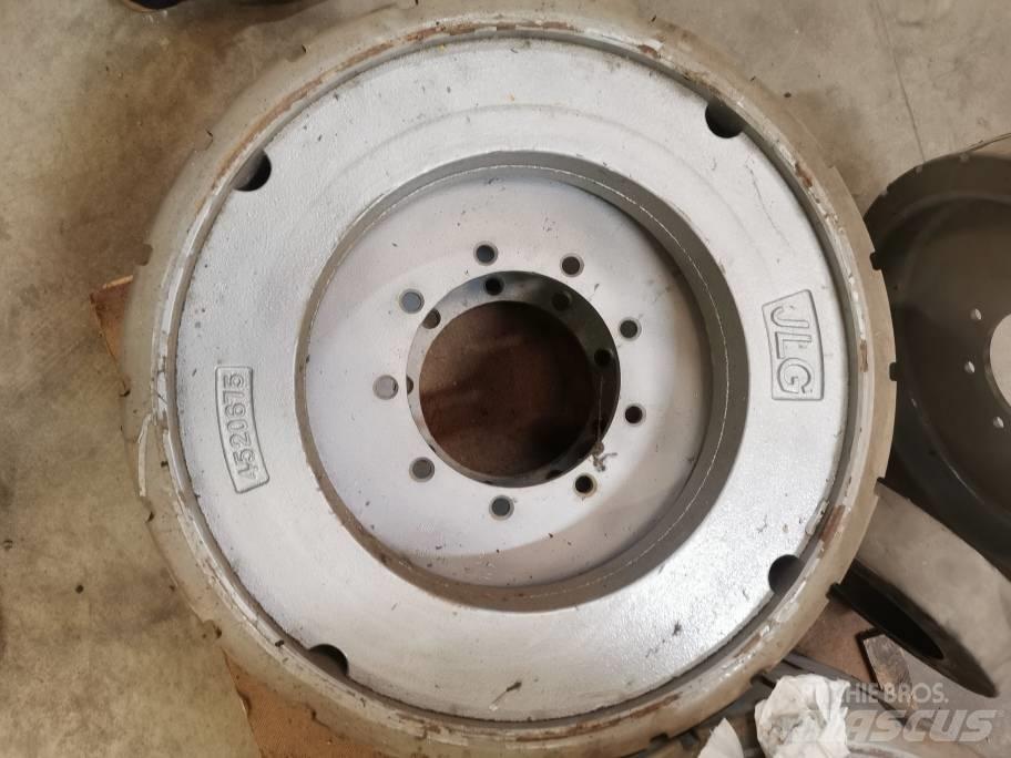 JLG E 300 AJP Pneumatiky, kolesá a ráfiky
